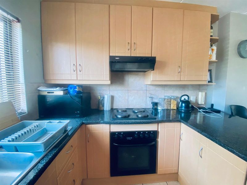 2-Bedroom, 2-Bathroom Duplex for Sale - Photo 5