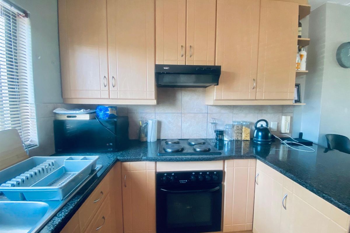 2-Bedroom, 2-Bathroom Duplex for Sale - Photo 5