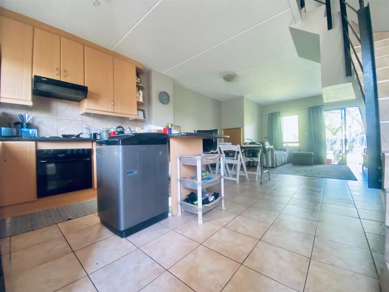 2-Bedroom, 2-Bathroom Duplex for Sale - Photo 8