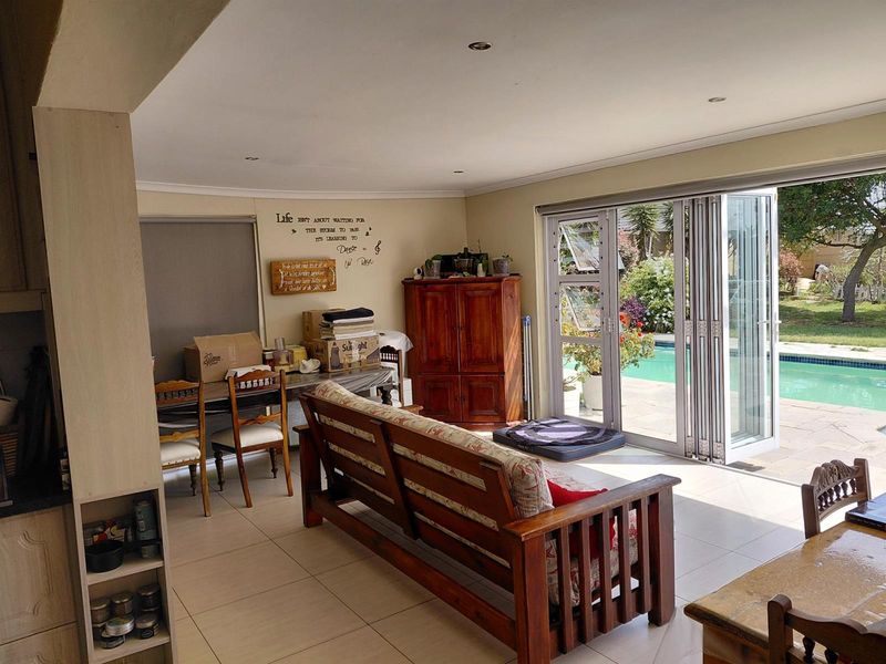 Spacious 3 Bedroom Home with Pool and Granny Flat Potential - Photo 7