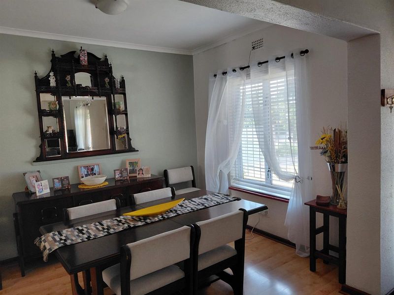 Spacious 3 Bedroom Home with Pool and Granny Flat Potential - Photo 5