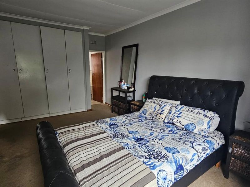 DUPLEX IN EASTLEIGH - Photo 10