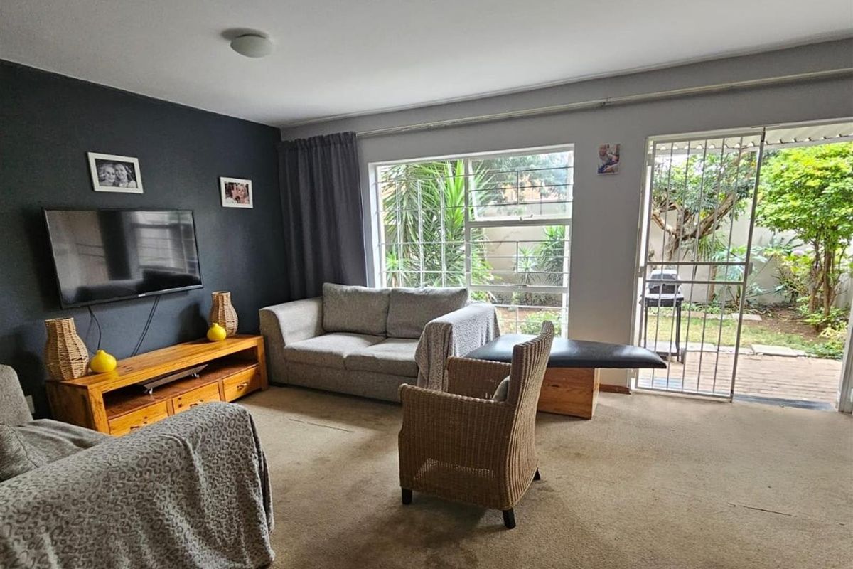 DUPLEX IN EASTLEIGH - Photo 2