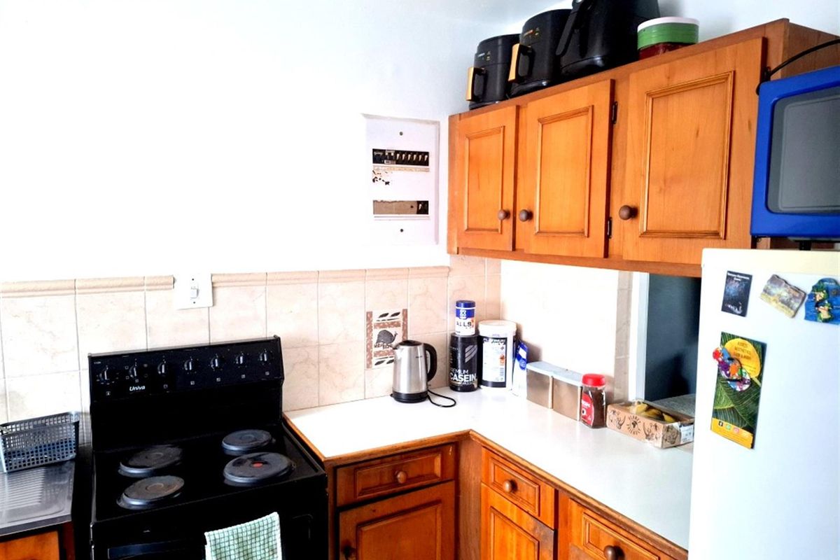 DUPLEX IN EASTLEIGH - Photo 5