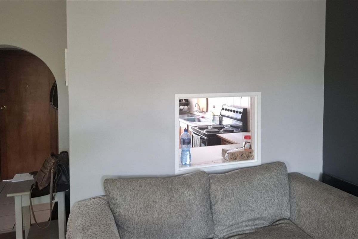DUPLEX IN EASTLEIGH - Photo 4