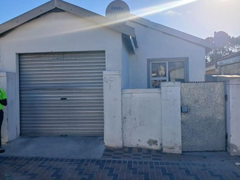 Neat house For Sale in Mfuleni, Blue Downs - Photo 2