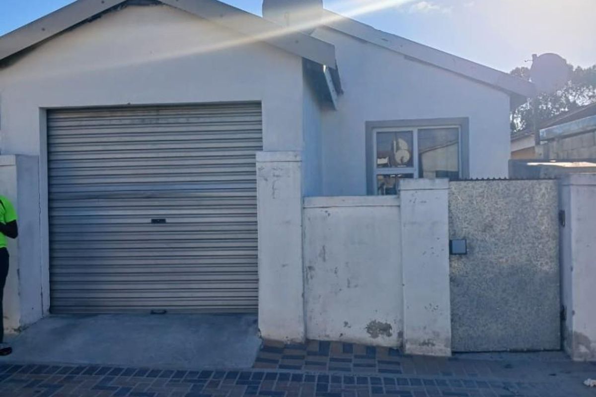 Neat house For Sale in Mfuleni, Blue Downs - Photo 2