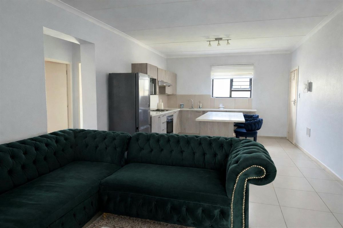 2 Bedroom Ground Floor Apartment For Sale in Carlswald, Midrand - Photo 5