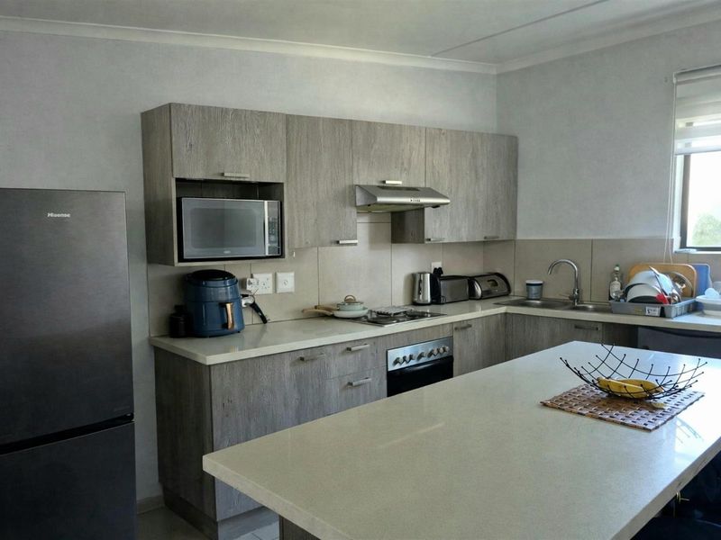 2 Bedroom Ground Floor Apartment For Sale in Carlswald, Midrand - Photo 3