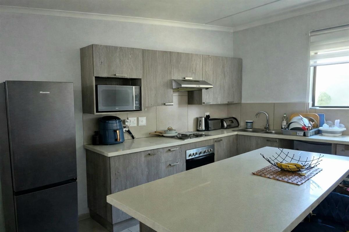 2 Bedroom Ground Floor Apartment For Sale in Carlswald, Midrand - Photo 3