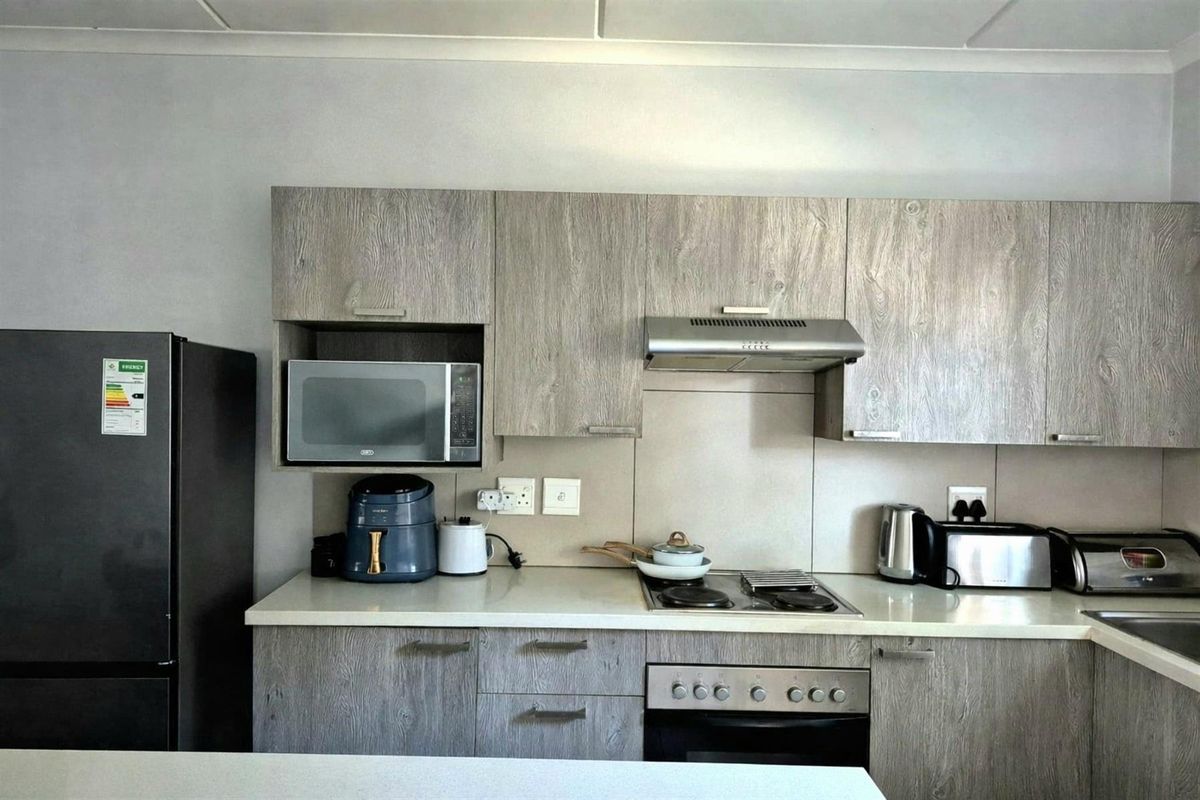 2 Bedroom Ground Floor Apartment For Sale in Carlswald, Midrand - Photo 2