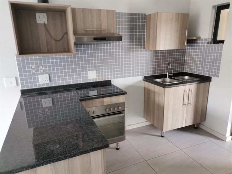 CUTEST ONE BEDROOM TOP FLOOR APARTMENT -THE CURVE - Photo 8