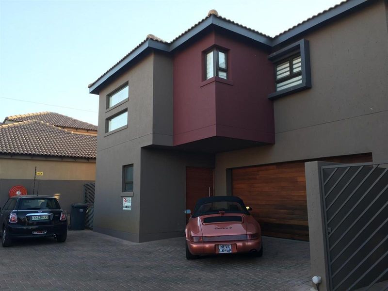 Townhouse For Sale in Vanderbijlpark SE 3 Vanderbijlpark SE Vanderbijlpark - Photo 3