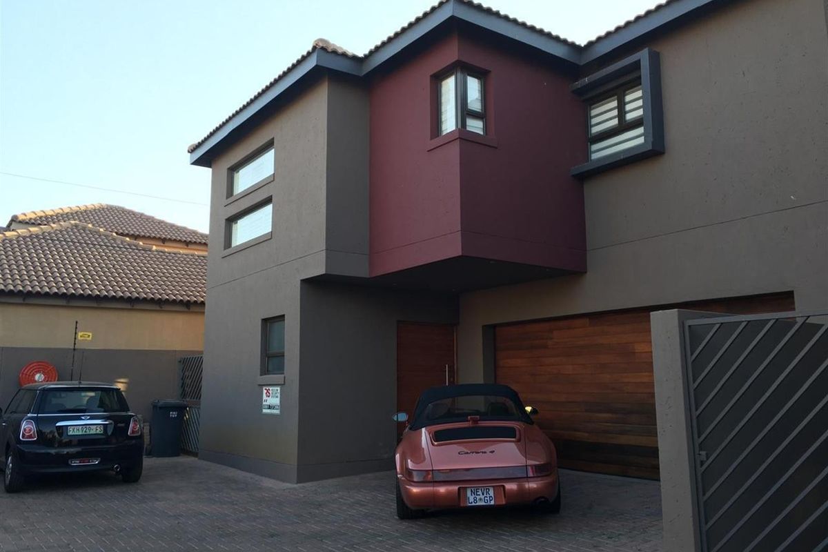 Townhouse For Sale in Vanderbijlpark SE 3 Vanderbijlpark SE Vanderbijlpark - Photo 3