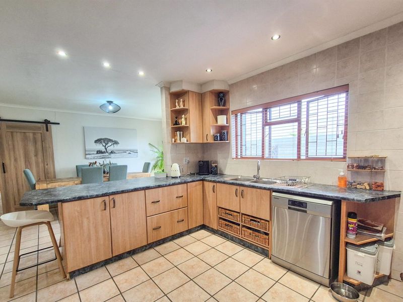 House For Sale in Wellway Park East, Durbanville - Photo 8