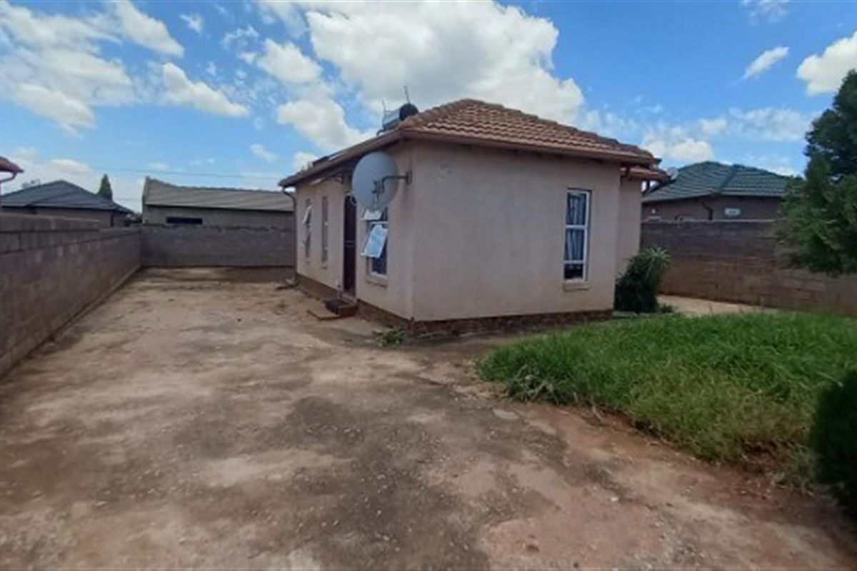 House For Sale in Lehae, Johannesburg - Photo 4