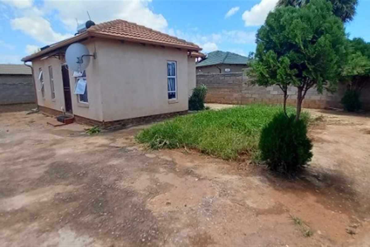 House For Sale in Lehae, Johannesburg - Photo 3
