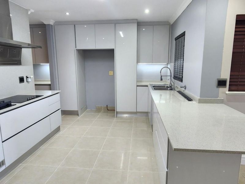 Apartment For Sale in La Lucia Ridge, La Lucia, Umhlanga, KwaZulu Natal - Photo 2