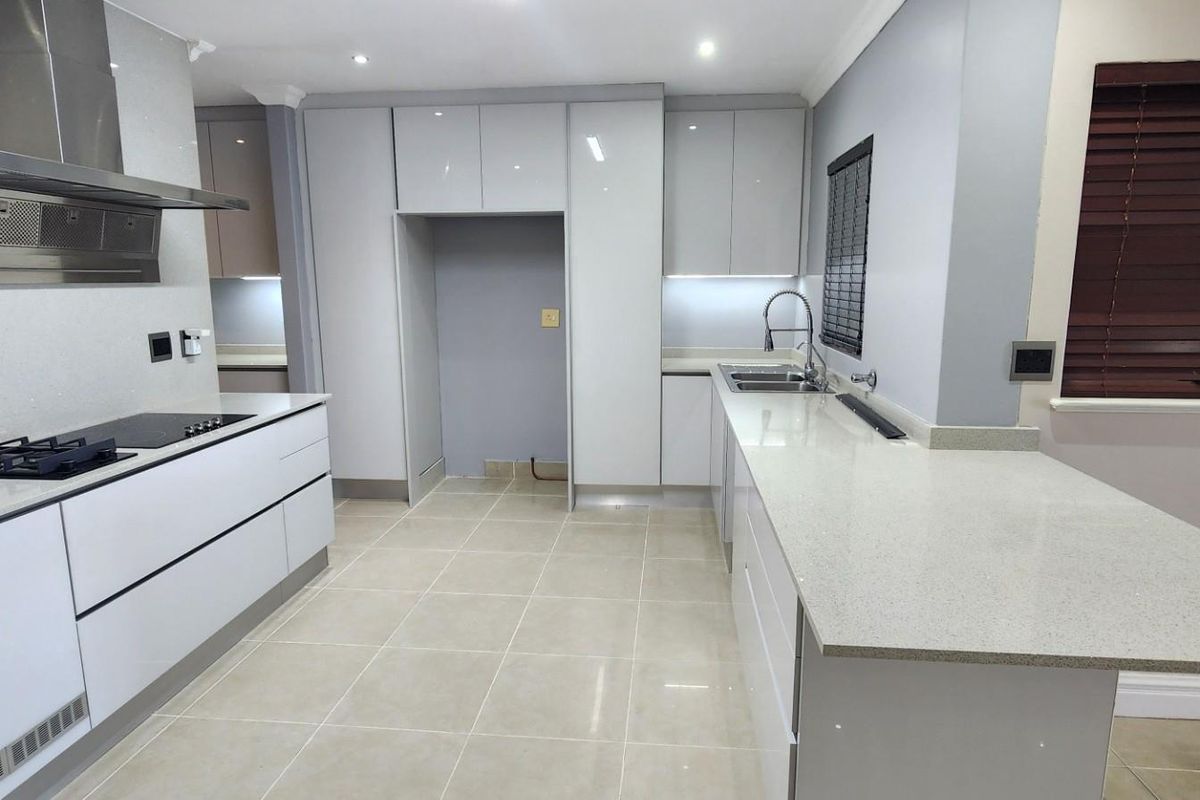 Apartment For Sale in La Lucia Ridge, La Lucia, Umhlanga, KwaZulu Natal - Photo 2