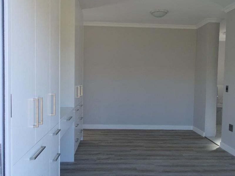 Live Secure. Live Spacious. Live the Estate Dream. - Photo 3