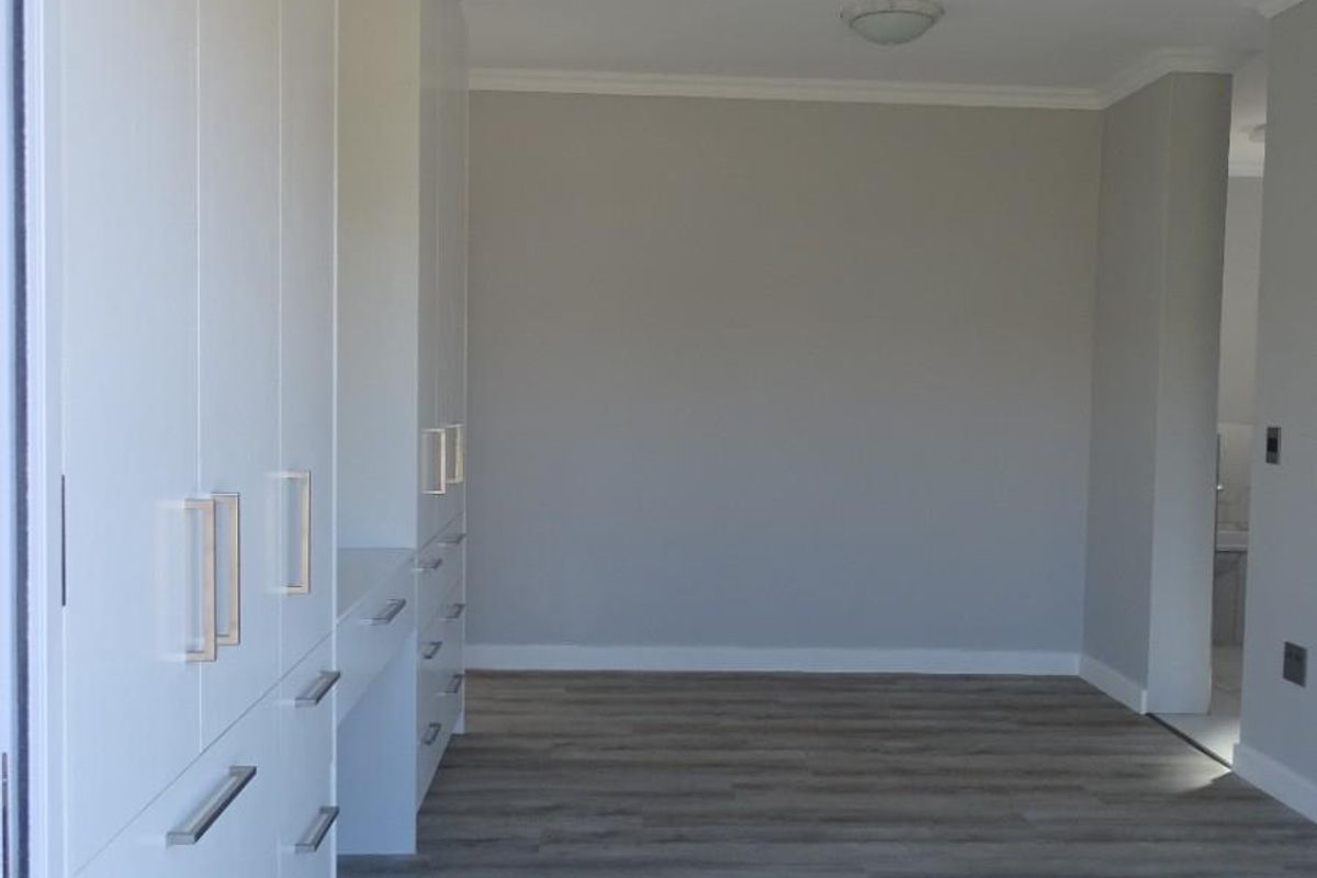 Live Secure. Live Spacious. Live the Estate Dream. - Photo 3