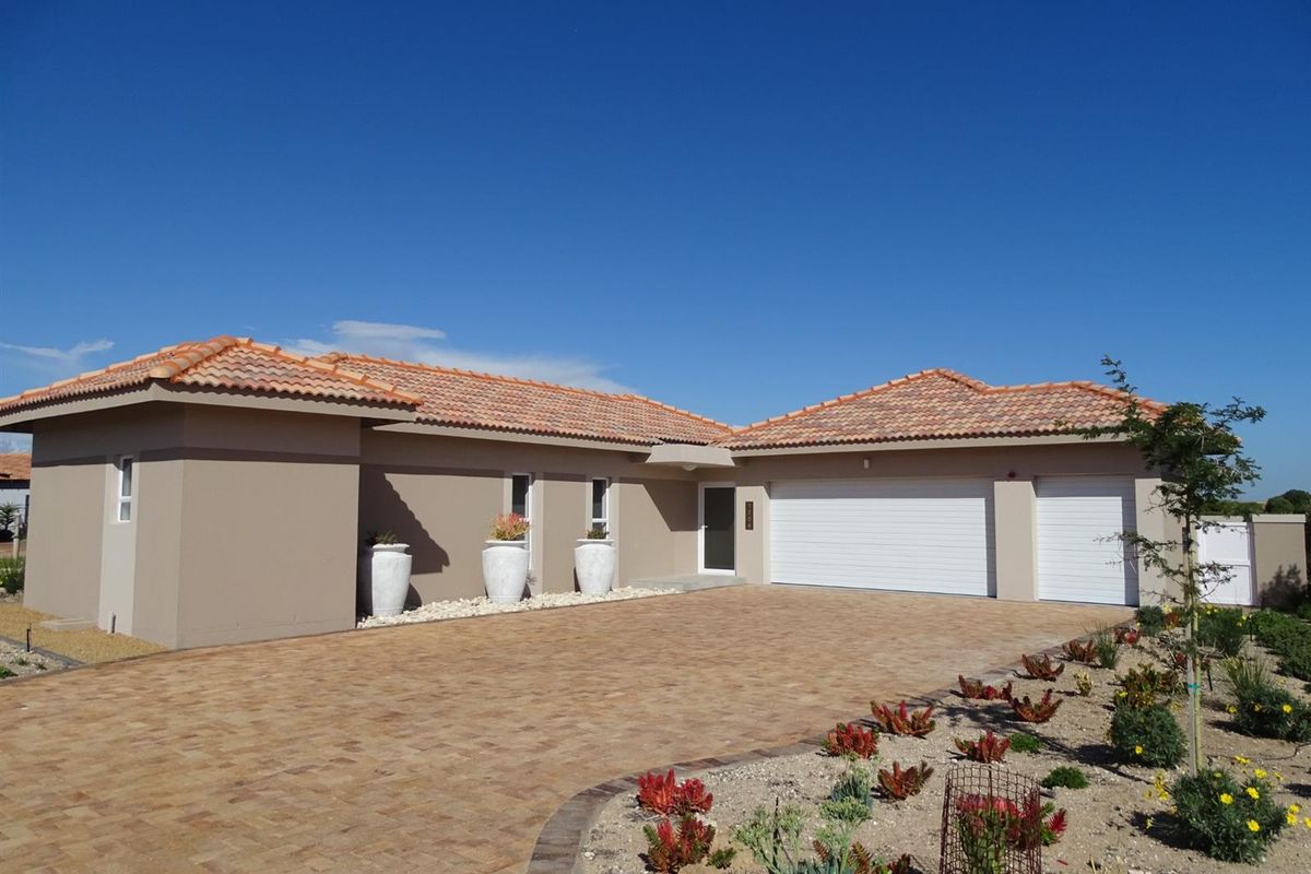 Live Secure. Live Spacious. Live the Estate Dream. - Photo 2