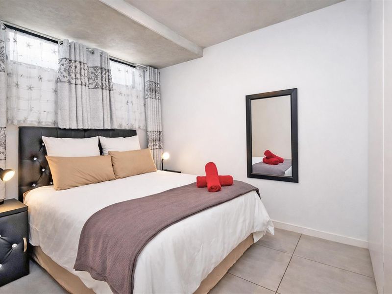 Stunning Views! Modern Fully Furnished 1-Bedroom Apartment with Sea Views - Photo 9