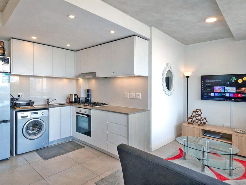 Stunning Views! Modern Fully Furnished 1-Bedroom Apartment with Sea Views - Photo 4