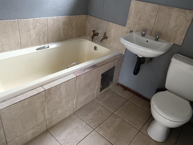 2 Bedroom House To Rent in Cosmo Creek , Roodepoort - Photo 8