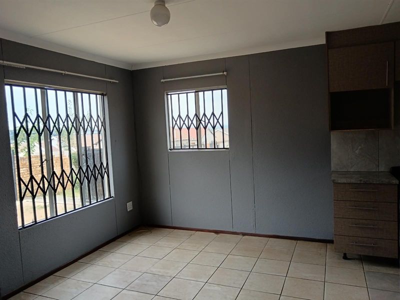 2 Bedroom House To Rent in Cosmo Creek , Roodepoort - Photo 7