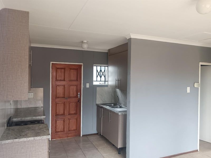2 Bedroom House To Rent in Cosmo Creek , Roodepoort - Photo 10
