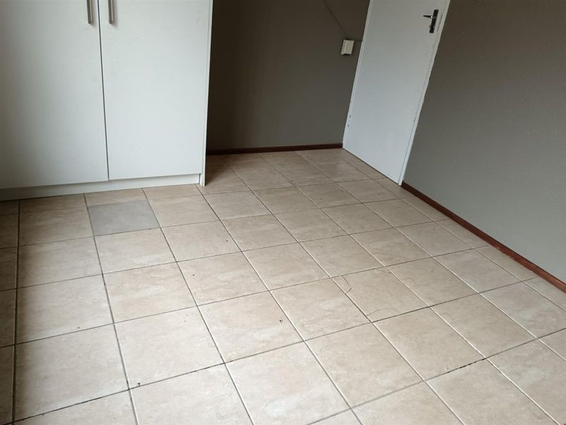 2 Bedroom House To Rent in Cosmo Creek , Roodepoort - Photo 3