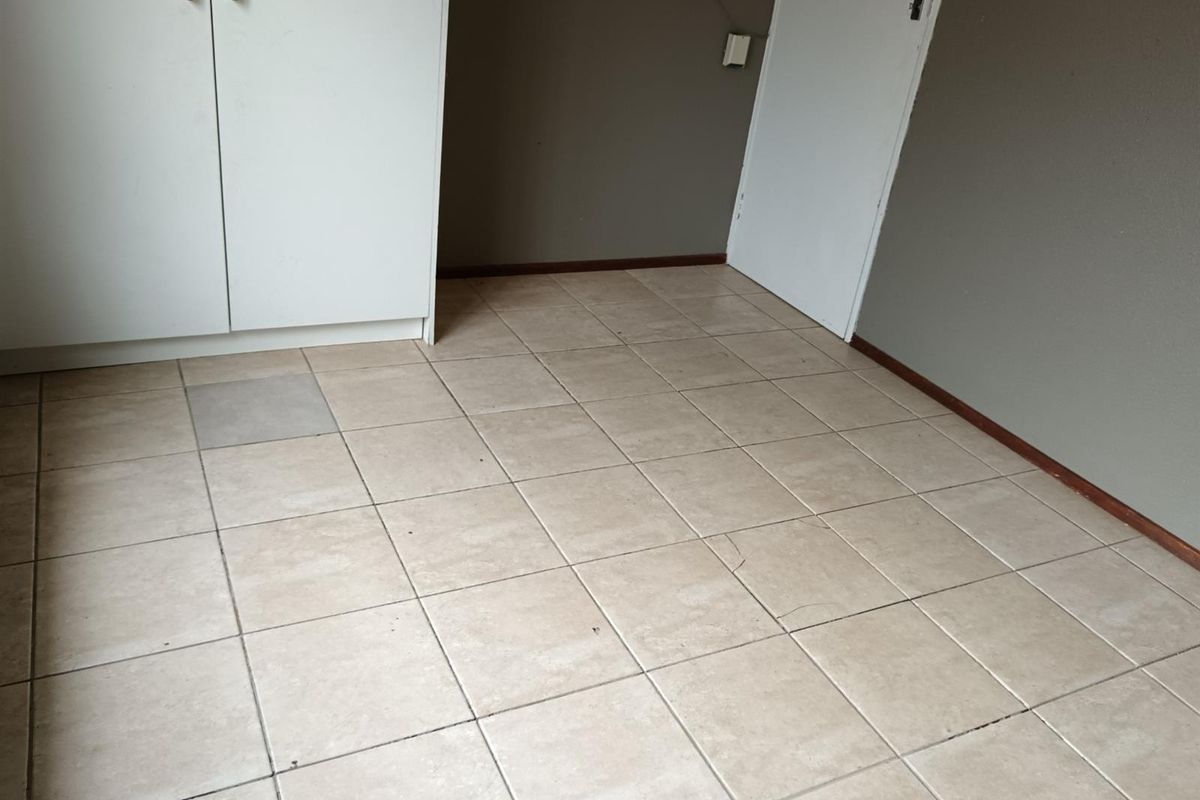 2 Bedroom House To Rent in Cosmo Creek , Roodepoort - Photo 3
