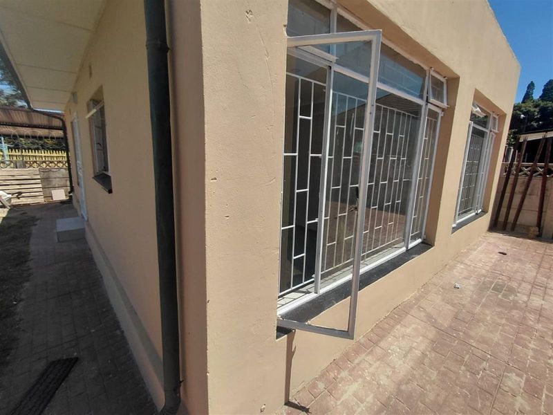 MODERN, CLEAN,  2 BED COTTAGE - AVAILABLE IMMEDIATELY - Photo 6