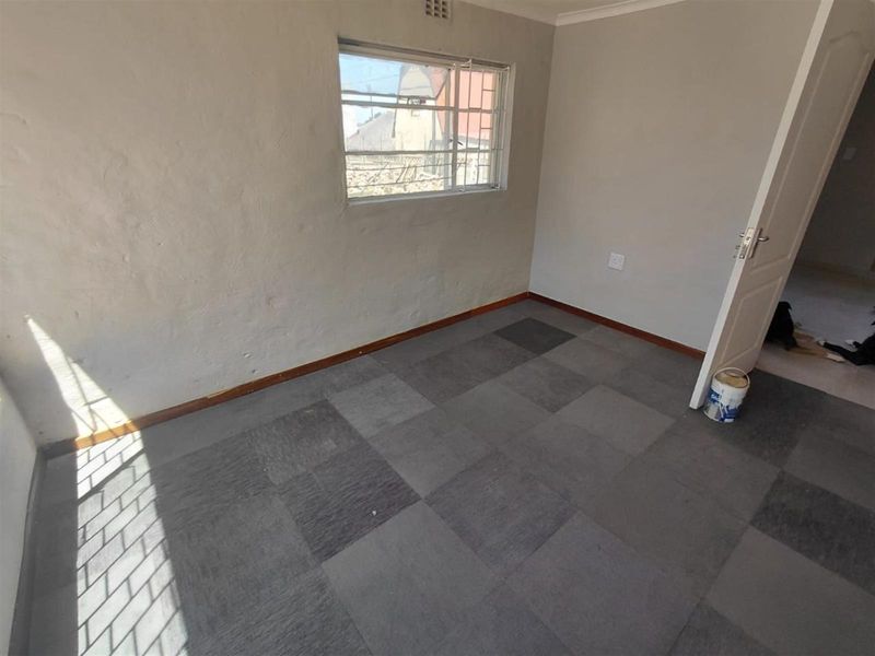 MODERN, CLEAN,  2 BED COTTAGE - AVAILABLE IMMEDIATELY - Photo 8