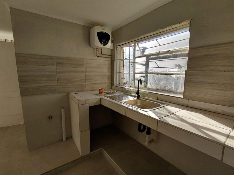 MODERN, CLEAN,  2 BED COTTAGE - AVAILABLE IMMEDIATELY - Photo 3