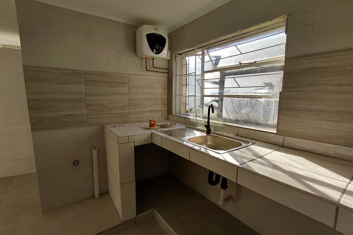 MODERN, CLEAN,  2 BED COTTAGE - AVAILABLE IMMEDIATELY - Photo 3