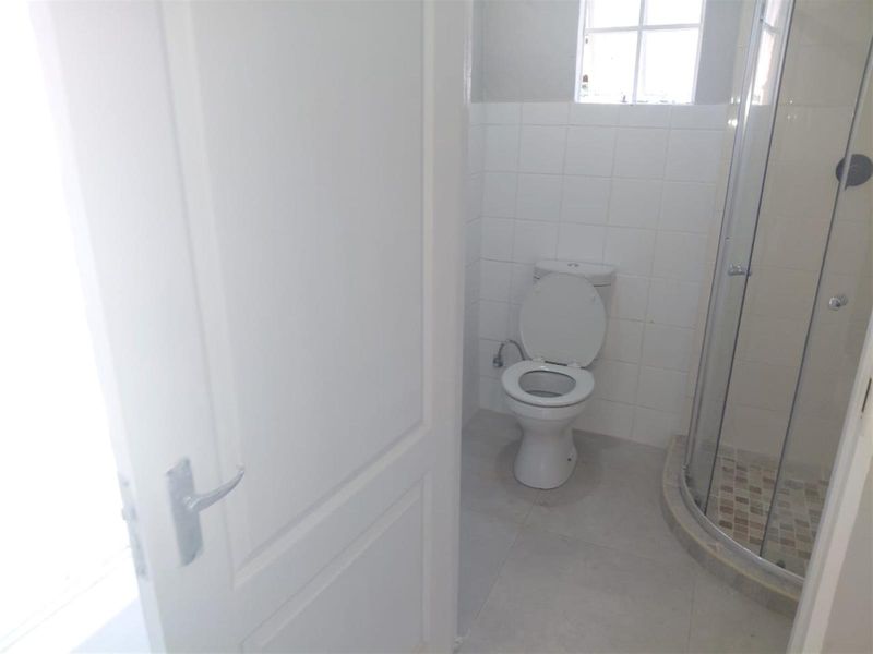 MODERN, CLEAN,  2 BED COTTAGE - AVAILABLE IMMEDIATELY - Photo 4