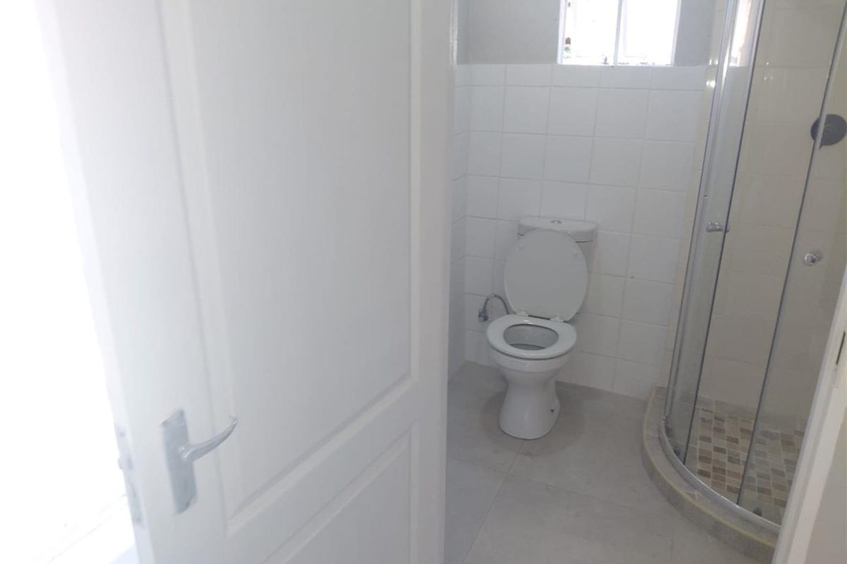 MODERN, CLEAN,  2 BED COTTAGE - AVAILABLE IMMEDIATELY - Photo 4