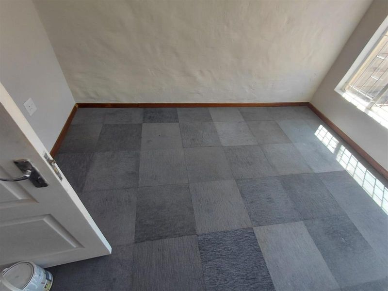 MODERN, CLEAN,  2 BED COTTAGE - AVAILABLE IMMEDIATELY - Photo 9