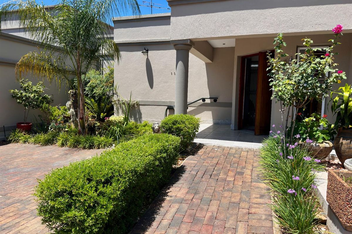 House For Sale in Die Wilgers, Pretoria - Photo 2