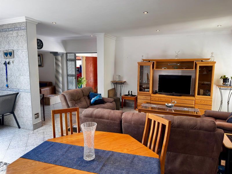 House For Sale in Die Wilgers, Pretoria - Photo 5