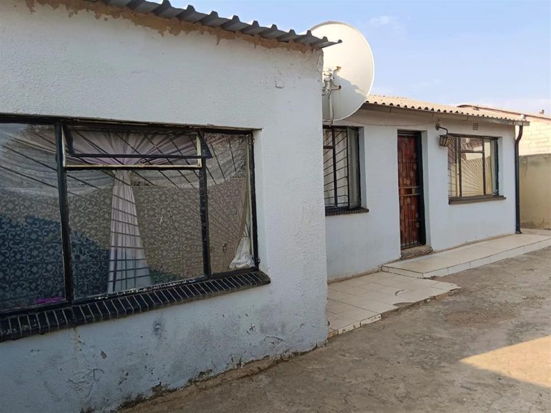 House For Sale in Tladi, Soweto - Photo 3