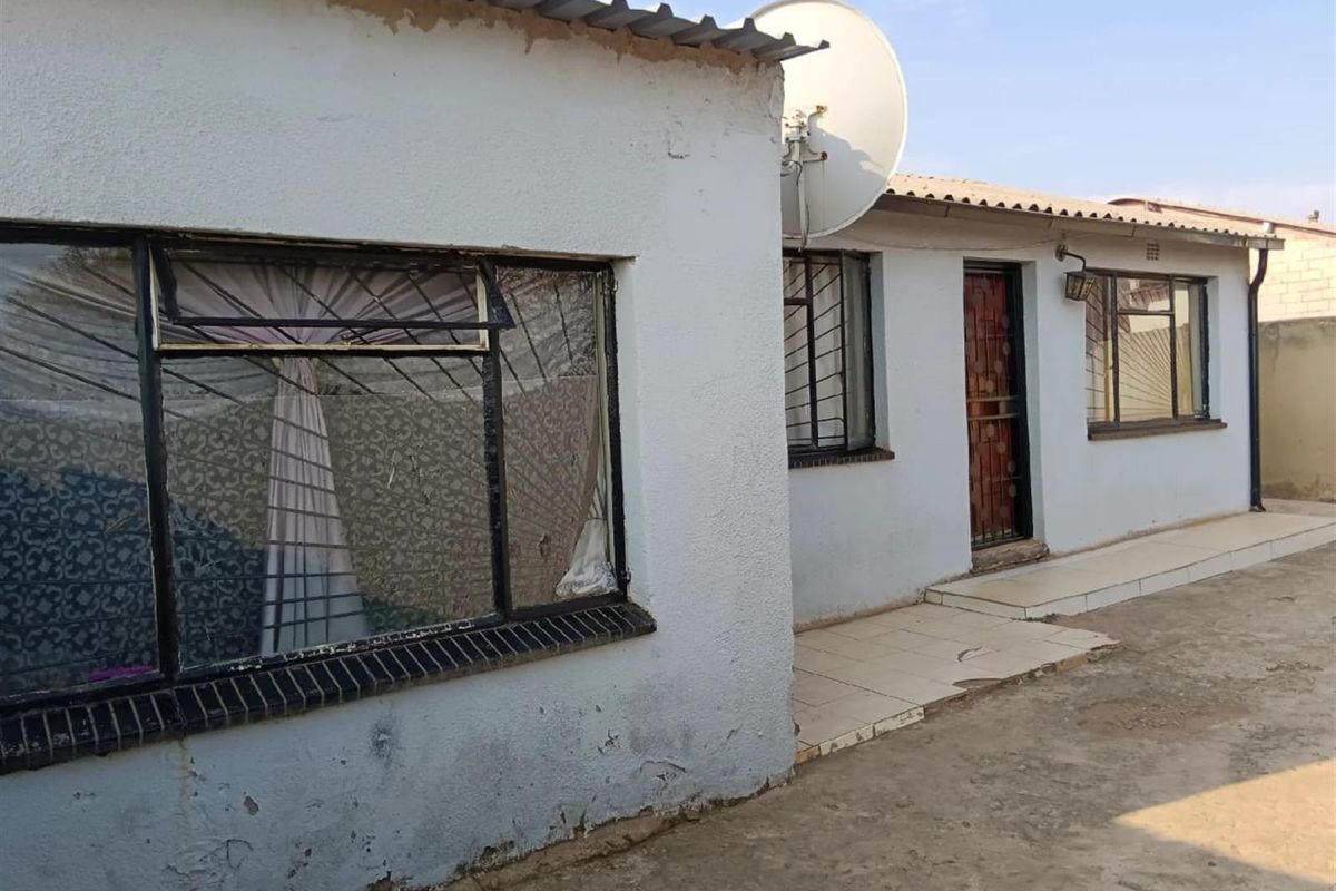 House For Sale in Tladi, Soweto - Photo 3