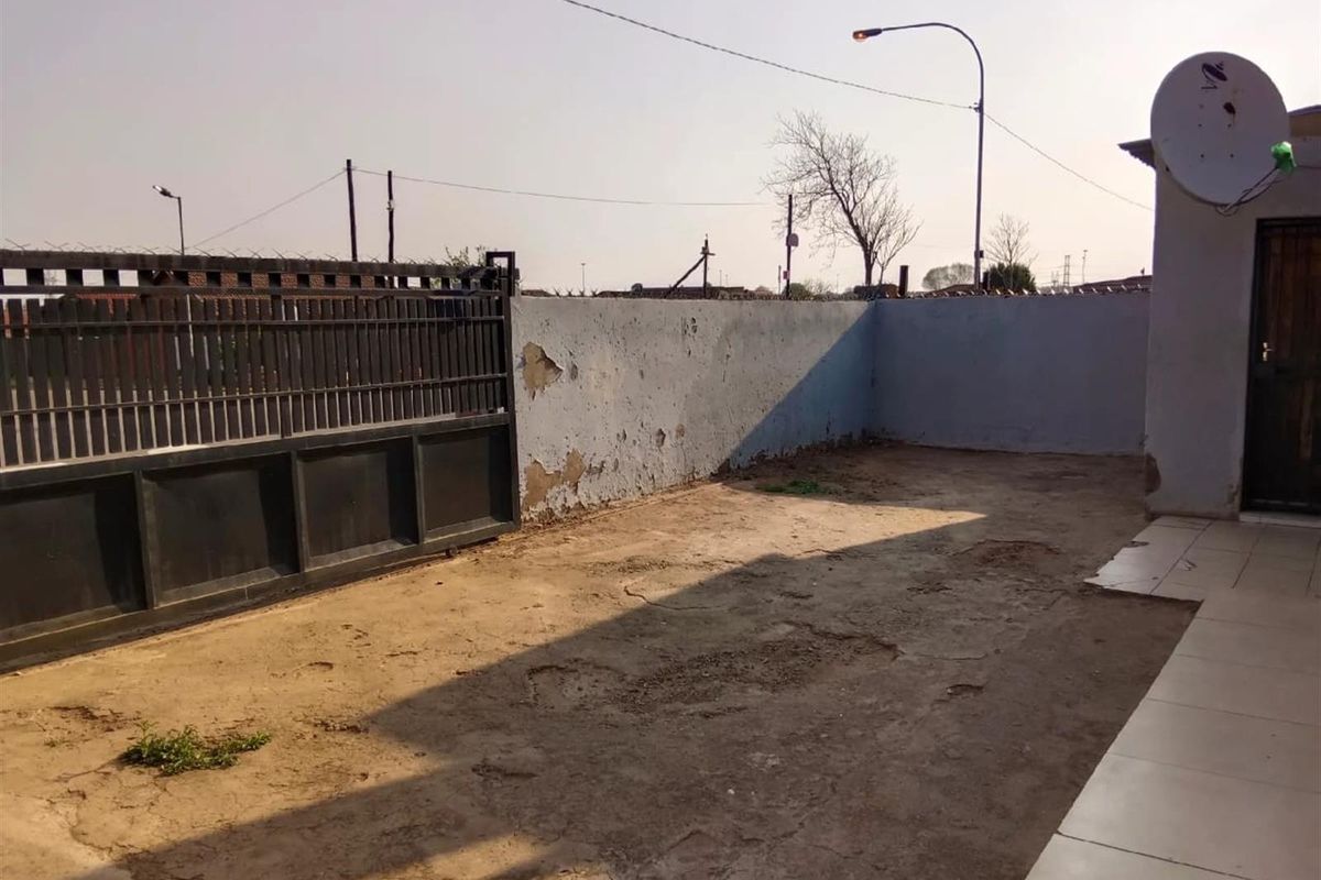 House For Sale in Tladi, Soweto - Photo 4