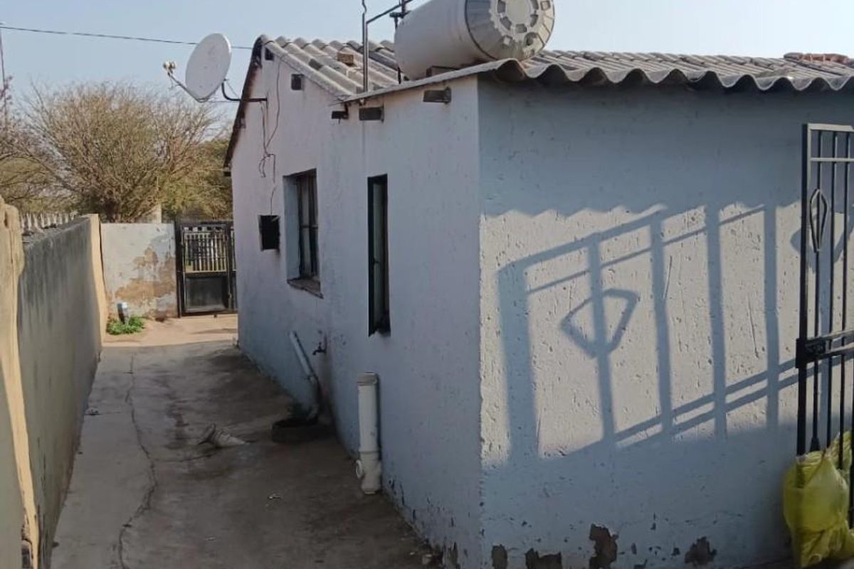 House For Sale in Tladi, Soweto - Photo 2