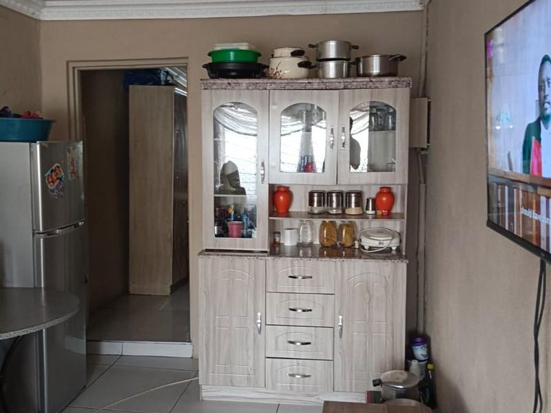 House For Sale in Tladi, Soweto - Photo 6