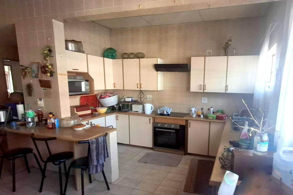 LARGE MALVERN HOME WITH THREE COTTAGES AND PARKING - Photo 5