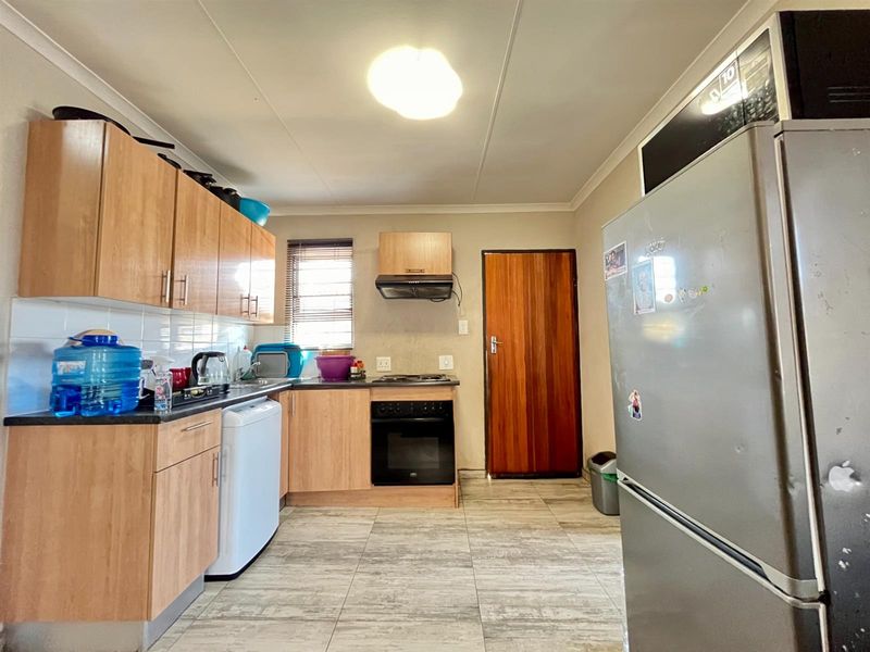 House For Sale in Boksburg - Photo 2