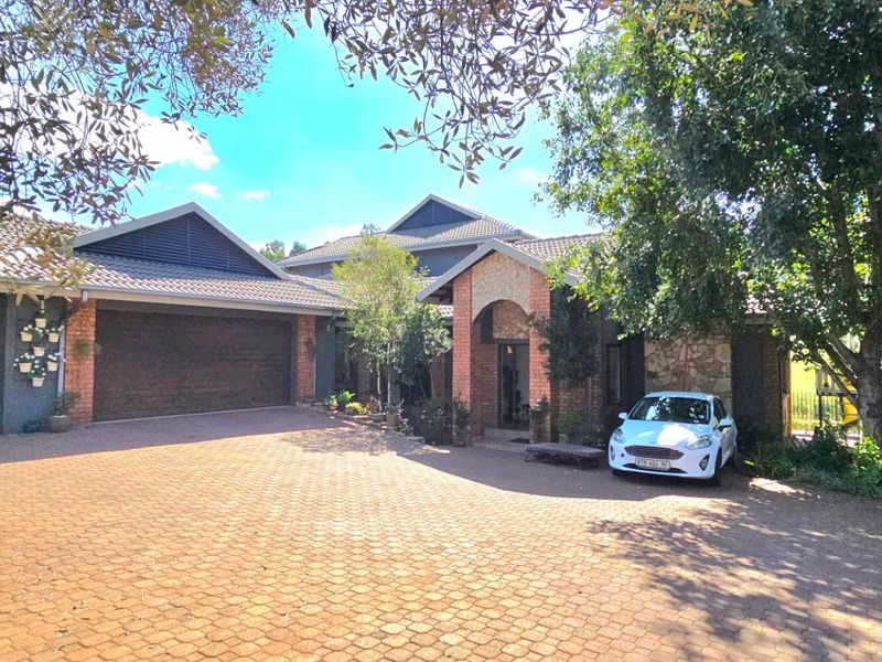 Where Family Memories Are Made - A Beautiful Double Storey Home in Roberts Estate, Clubville - Photo 2